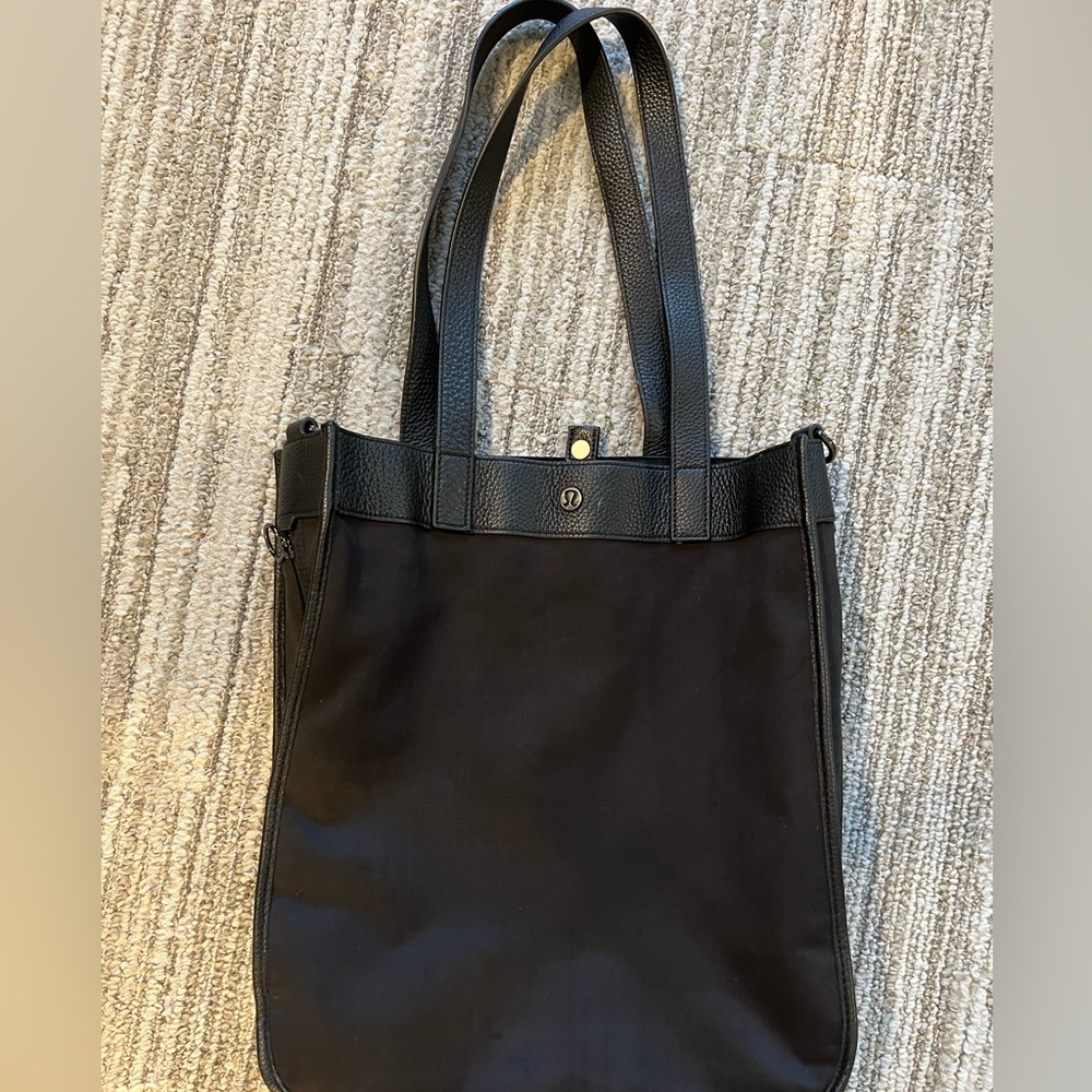 Lululemon bag